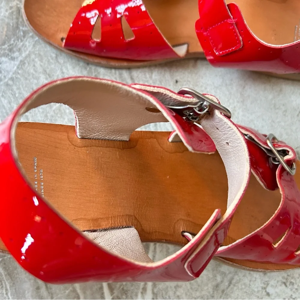 Manuela De Juan Red Patent leather Open Toe Buckle Sandals, Size 35 EU ( 3.5 US)